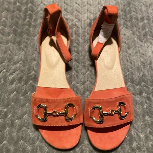 NWOT Patricia Green Horse Bit Sandals. Size 8. Pink/Coral Color.  Low Heel. - Picture 3 of 11